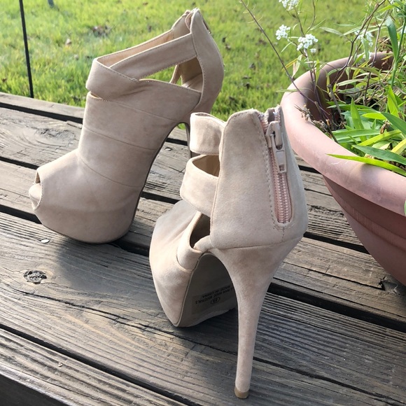 High heel shoes - Picture 4 of 5